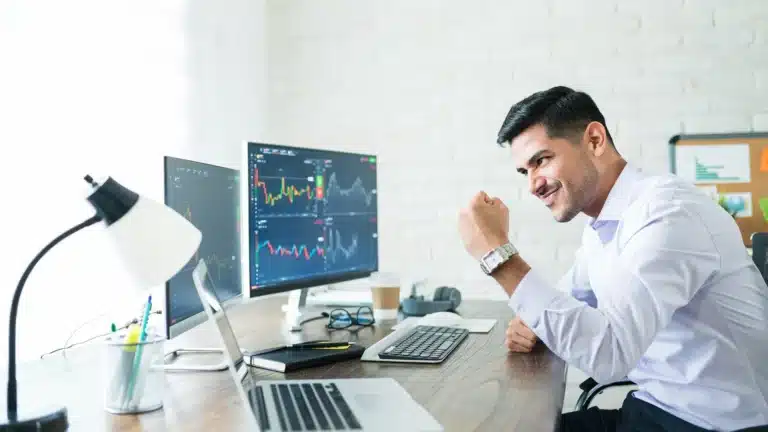 How Active Traders Track Market Opportunities in Real Time (from finance)