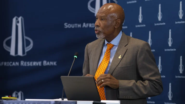Fitch Upgrades South Africa Credit Rating for First Time in Two Decades (from news)