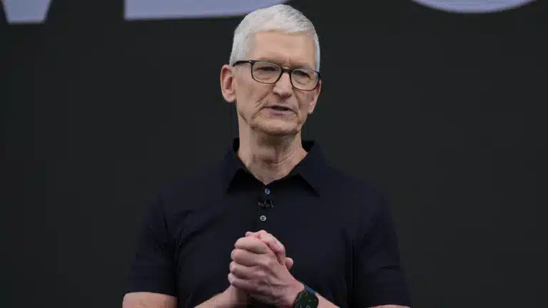 Apple CEO Tim Cook Indicates Device Price Hikes Amid Rising Component Costs (from news)