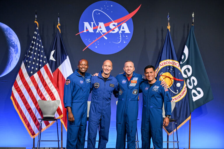NASA Designates Four-Person Crew for Historic Artemis III Lunar Landing Mission in 2027 (from news)