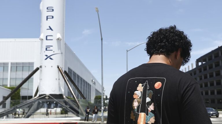SpaceX Employee Group Launches Low-Fee Wealth Management Service Post-IPO (from news)