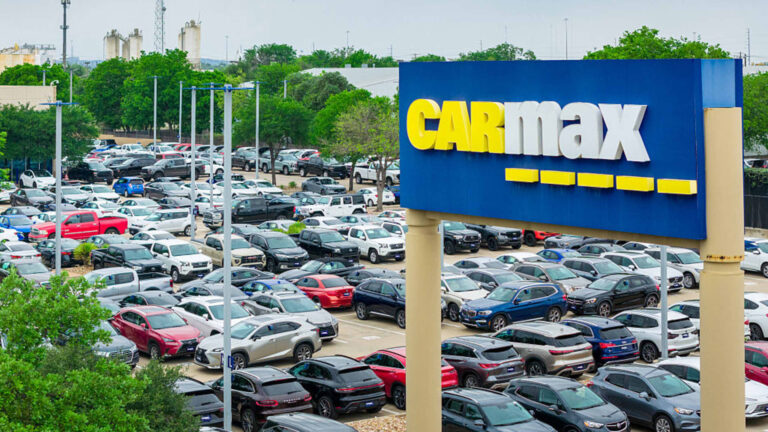 CarMax Shares Decline Despite Q1 Earnings Beat as Turnaround Plan Unveiled (from news)