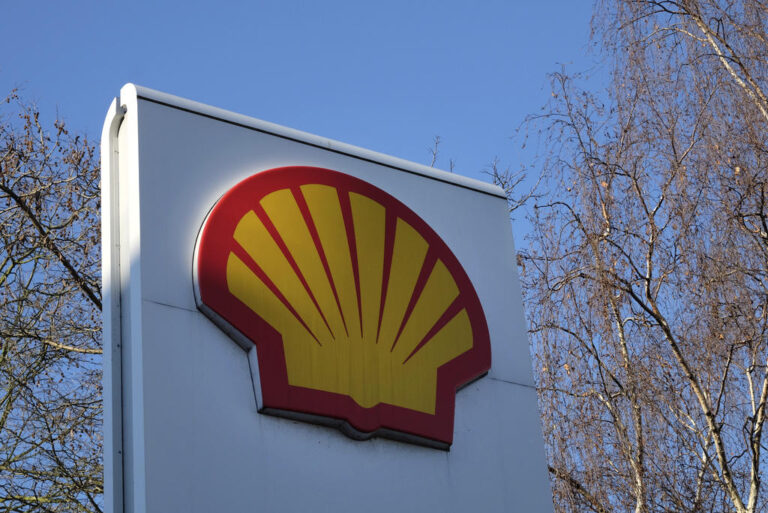 Shell, Nigerian Banks Launch $3 Billion Fund for Local Oil Contractors (from news)