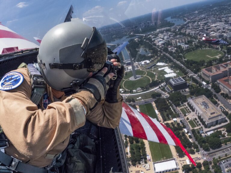 NASA Photographer Captures Aerial Views of Washington from F-18 Aircraft (from news)
